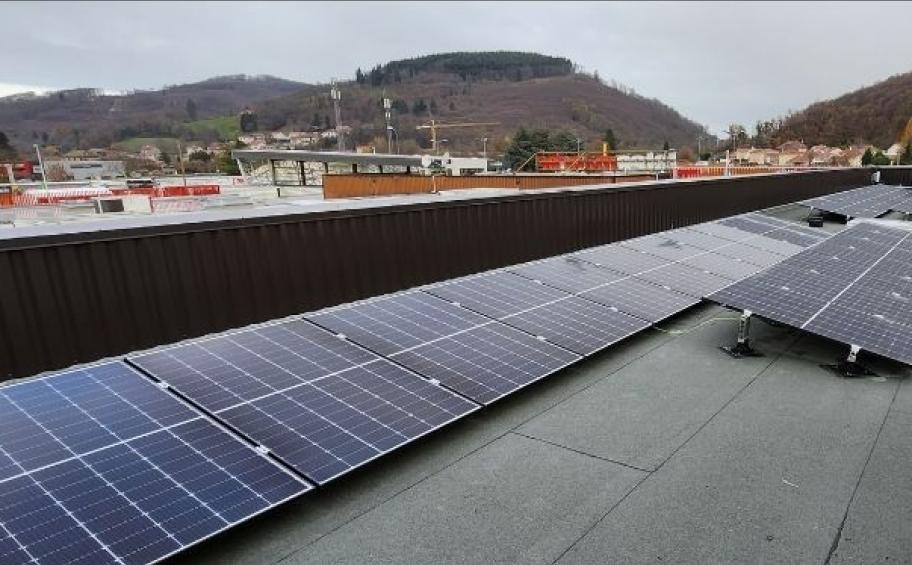 Eiffage Énergie Systèmes equips Intermarché d'Apprieu (38) with 198 photovoltaic solar panels for its own energy consumption
